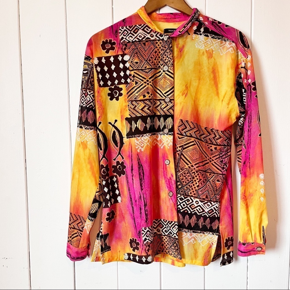 Itzyu Designs Button Down Shirt. Size Medium.